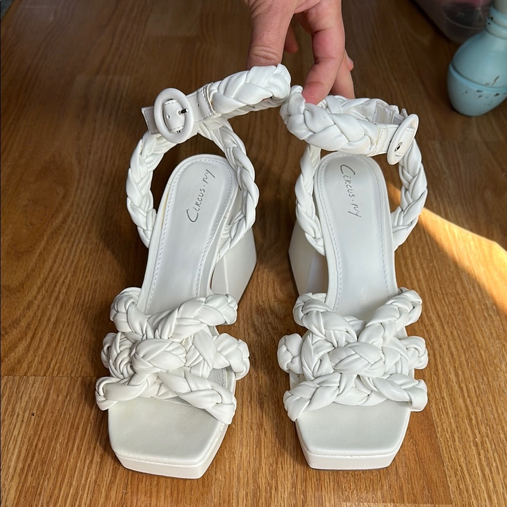 Sam Edelman Circus-NY white sandals narrow 6.5